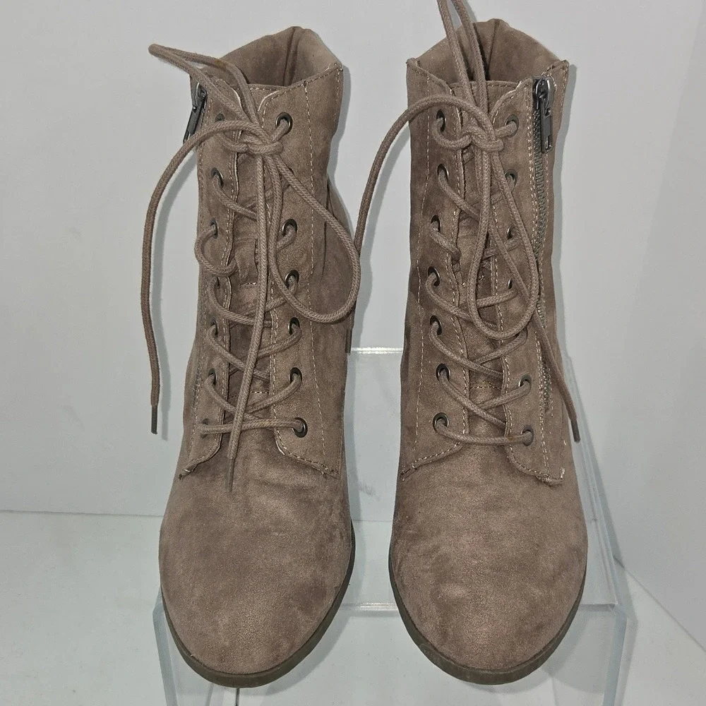Madden Girl Taupe Faux Suede Lace Up Ankle Boots Block Heel Size 10M TELL02J1